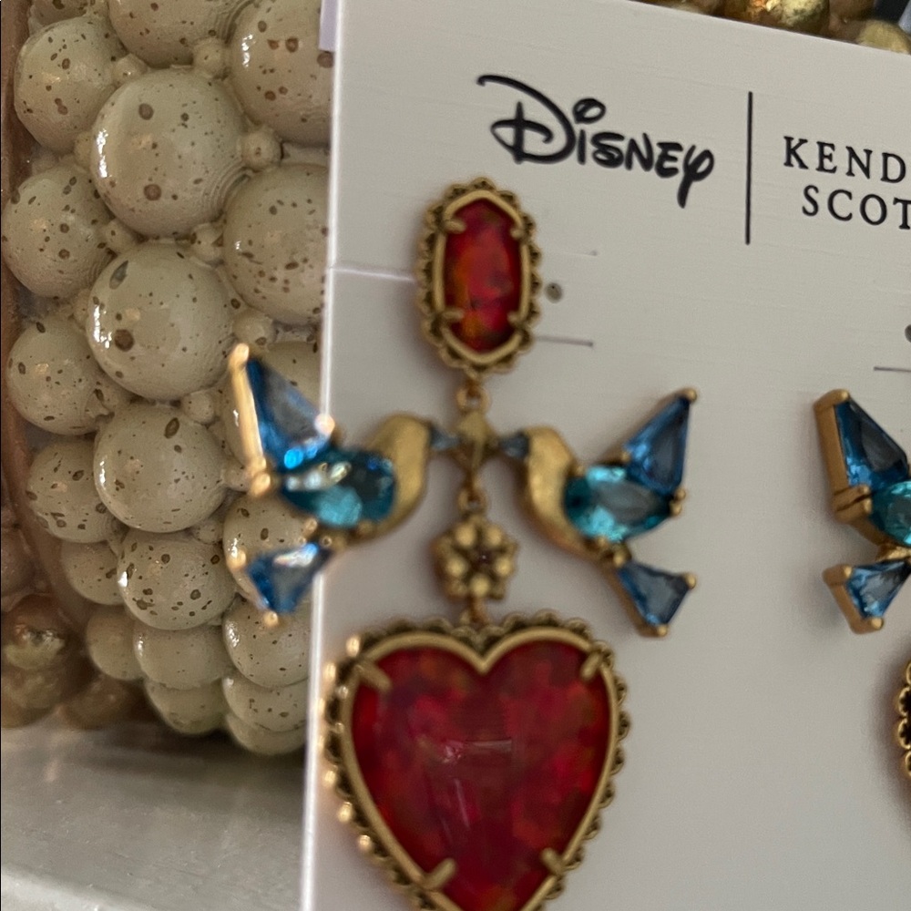 NEW Disney Kendra Scott Red Heart Earrings - Picture 6 of 8